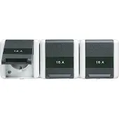 JUNG Enchufe SCHUKO , modelo 8230NAW, con 3 tomas