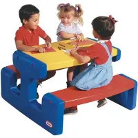 Little Tikes Mesa de picnic grande , para uso interior y exterior, disponible en azul, rojo y amarillo, para 6 personas, fabricada en plástico, apta para niños a partir de 3 años, peso: 23 kg