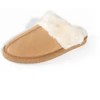 Minnetonka Zapatillas de casa 'Chesney Slide' crema / marrón claro