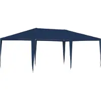 The Living Store La tienda "Living Store" ofrece una carpa de 4x6 metros, de color azul