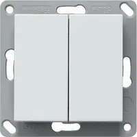 Gira 242203. Transmisor de radio para enchufes, sin batería, sistema de 2 vías, color blanco puro