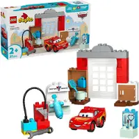 LEGO Visita de McQueen al Taller de Doc
