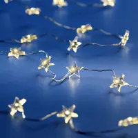Spetebo 1.01 Guirnalda de luces con cable y 100 estrellas LED - Longitud aproximada: 4,95 metros - Guirnalda decorativa con estrellas (100 LED / 4,95 metros)