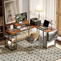OKWISH Escritorio en forma de L, escritorio de trabajo con dos orificios para cables, mesa de escritorio para oficina con compartimentos de almacenamiento y soporte para monitor, estilo rústico, color marrón