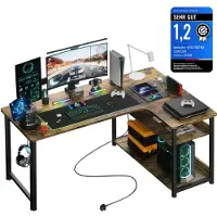 GTPLAYER Mesa de escritorio , mesa para juegos con estantería, puerto de carga USB y enchufe (1 unidad), mesa de ordenador en forma de L de 130 cm, mesa para PC para oficina