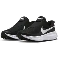 Nike Zapatillas de running 'Revolution 8 EasyOn' negro / blanco