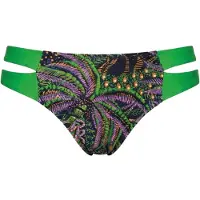 Marko Braga de bikini verde