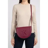 Calvin Klein Bold Saddle Crossbody Bag Alluring Pink Talla: OS | Bolsos de Mano Outlet | Mujer | Rosa