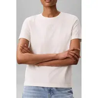 Calvin Klein Short Sleeve 20s Jersey Emblem Tee Tofu Talla: L | Camisetas de Seda Outlet | Mujer