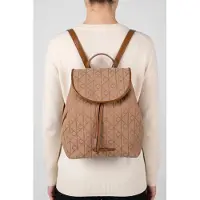 Calvin Klein Emblem All-over Print Jacquard Bag Cornstalk Talla: OS | Mochilas Outlet | Mujer