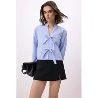 Trendyol Blusa azul cielo / negro / blanco