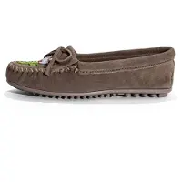 Minnetonka Mocasines 'Kilty Tread' gris