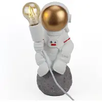 Alpinaluz Lámpara de mesa infantil "COSMO" con diseño de astronauta, ideal para niños y amantes del espacio. Bombilla E27
