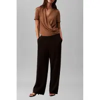 Calvin Klein Crepe Short Sleeve Draped Wrap Top Executive Brown Talla: L | Blusas Outlet | Mujer | Marrón