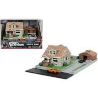 Jada Fast &amp; Furious: Casa/garaje De Toretto Con 2 Figuras De Nanovehículos