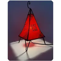 SIMANDRA Lámpara oriental, lámpara de henna, lámpara de cuero marroquí, lámpara de mesa, lámpara de pie, pirámide, estilo oriental, 35-38 cm, color rojo