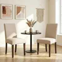 StarTech.com Sillas de comedor tapizadas - Juego de 2 sillas tipo Parsons - Asiento acolchado - Respaldo con capitonado de botones - Detalle de clavos decorativos - Patas de madera maciza - Color beige