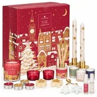 Spies Online Calendario de Adviento con velas: 24 sorpresas, velas aromáticas y decoración navideña, en colores rojo y dorado. Ideal como regalo para adultos