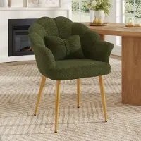Merax Sillón tapizado con respaldo en forma de pétalo, sillón de bouclé con reposabrazos, cojín acolchado y patas de metal doradas, color verde