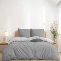 Merkloos Juego de funda de edredón reversible de 200x200 cm en color gris claro y blanco, con dos fundas de almohada de 65x65 cm de microfibra