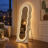 INONEFT Espejo de pie con forma ondulada y luz LED, 150x45 cm. Espejo de cuerpo completo con espejo de aumento, ideal para salón, dormitorio o pasillo, color blanco (enchufe europeo)